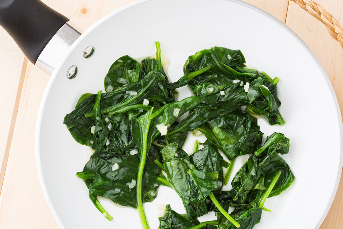 nutrition-face-off-raw-vs-cooked-spinach